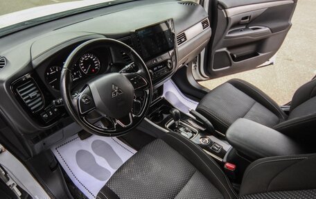 Mitsubishi Outlander III рестайлинг 3, 2018 год, 1 799 000 рублей, 11 фотография