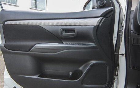 Mitsubishi Outlander III рестайлинг 3, 2018 год, 1 799 000 рублей, 9 фотография