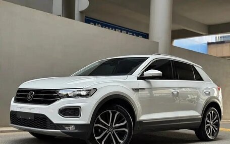 Volkswagen T-Roc I, 2022 год, 1 852 000 рублей, 1 фотография