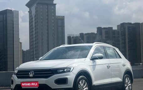 Volkswagen T-Roc I, 2023 год, 1 415 000 рублей, 1 фотография