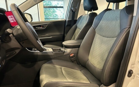 Toyota RAV4, 2025 год, 4 090 000 рублей, 15 фотография