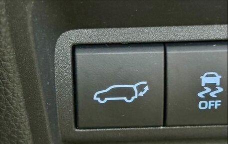 Toyota Yaris Cross, 2021 год, 2 000 000 рублей, 11 фотография