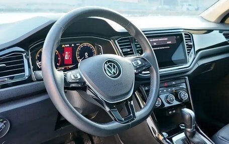 Volkswagen T-Roc I, 2022 год, 1 940 001 рублей, 7 фотография