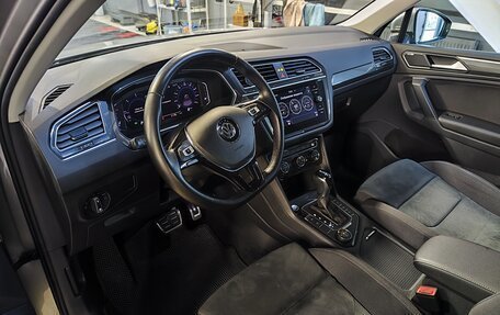 Volkswagen Tiguan II, 2019 год, 2 800 000 рублей, 5 фотография