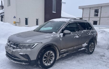 Volkswagen Tiguan II, 2021 год, 2 950 000 рублей, 2 фотография