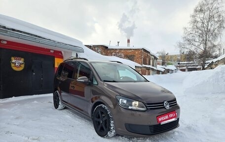 Volkswagen Touran III, 2013 год, 935 000 рублей, 3 фотография