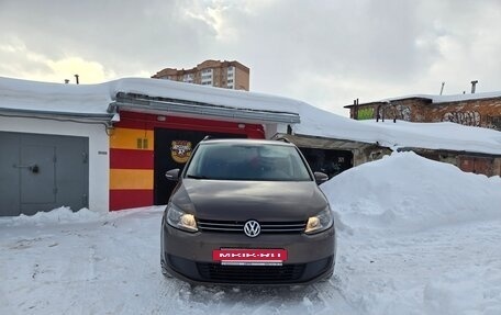 Volkswagen Touran III, 2013 год, 935 000 рублей, 2 фотография