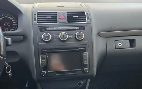 Volkswagen Touran III, 2013 год, 935 000 рублей, 14 фотография