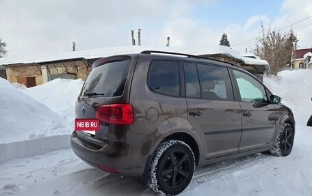 Volkswagen Touran III, 2013 год, 935 000 рублей, 5 фотография