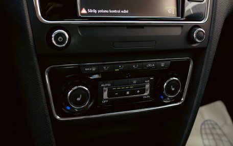 Skoda Superb III рестайлинг, 2013 год, 1 025 000 рублей, 15 фотография