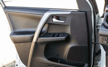 Toyota RAV4, 2019 год, 2 175 000 рублей, 12 фотография