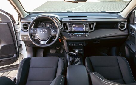 Toyota RAV4, 2019 год, 2 175 000 рублей, 16 фотография
