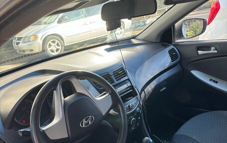 Hyundai Solaris II рестайлинг, 2014 год, 900 000 рублей, 3 фотография