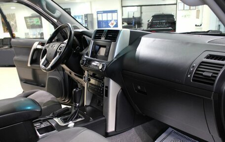 Toyota Land Cruiser Prado 150 рестайлинг 2, 2010 год, 2 390 000 рублей, 8 фотография