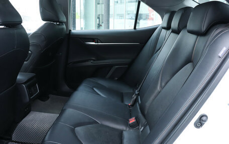 Toyota Camry, 2022 год, 3 740 000 рублей, 10 фотография