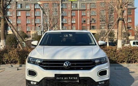 Volkswagen T-Roc I, 2022 год, 1 445 000 рублей, 2 фотография