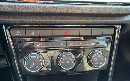 Volkswagen T-Roc I, 2022 год, 1 445 000 рублей, 16 фотография