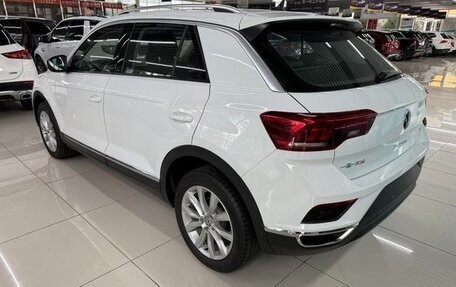 Volkswagen T-Roc I, 2023 год, 1 405 000 рублей, 3 фотография