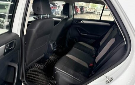 Volkswagen T-Roc I, 2023 год, 1 405 000 рублей, 8 фотография