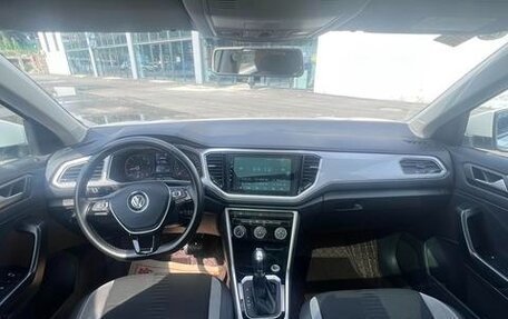 Volkswagen T-Roc I, 2023 год, 1 415 000 рублей, 8 фотография