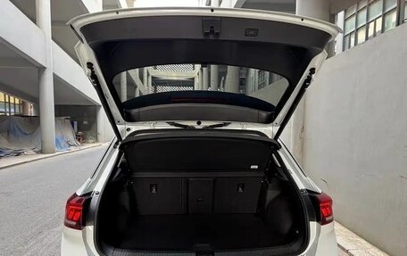 Volkswagen T-Roc I, 2022 год, 1 852 000 рублей, 22 фотография