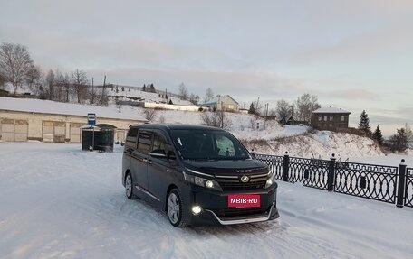 Toyota Voxy III, 2014 год, 1 750 000 рублей, 2 фотография
