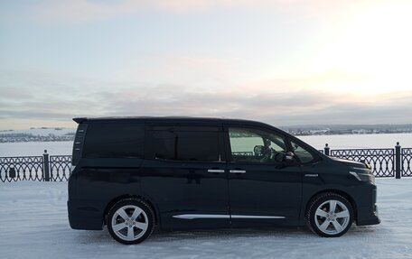 Toyota Voxy III, 2014 год, 1 750 000 рублей, 4 фотография