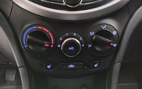 Hyundai Solaris II рестайлинг, 2013 год, 800 000 рублей, 12 фотография