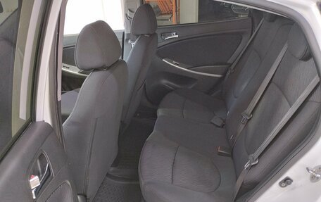 Hyundai Solaris II рестайлинг, 2013 год, 800 000 рублей, 17 фотография