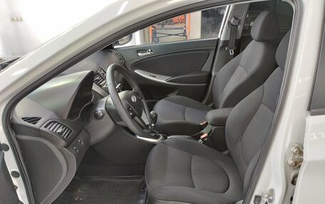 Hyundai Solaris II рестайлинг, 2013 год, 800 000 рублей, 16 фотография