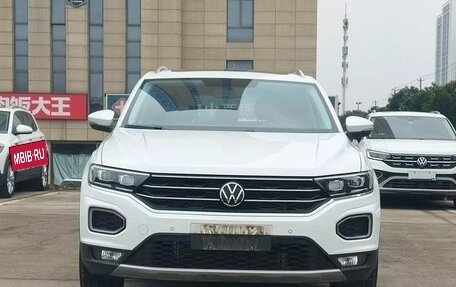 Volkswagen T-Roc I, 2022 год, 1 435 000 рублей, 2 фотография