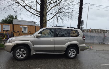 Toyota Land Cruiser Prado 120 рестайлинг, 2004 год, 2 100 000 рублей, 2 фотография