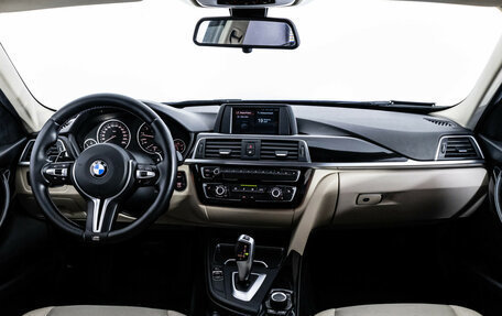 BMW 3 серия, 2018 год, 2 299 000 рублей, 15 фотография