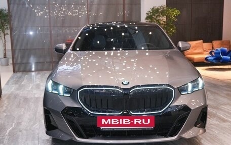 BMW 5 серия, 2024 год, 9 200 000 рублей, 2 фотография