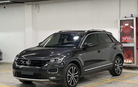 Volkswagen T-Roc I, 2022 год, 1 490 000 рублей, 2 фотография