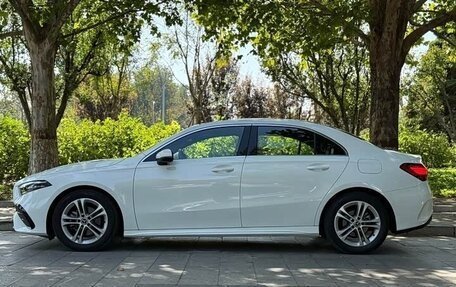 Mercedes-Benz A-Класс, 2022 год, 2 250 000 рублей, 3 фотография