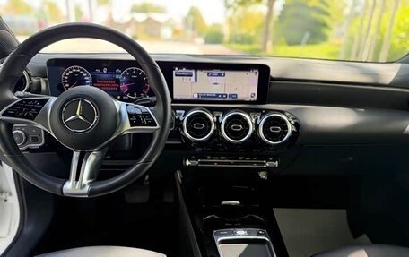 Mercedes-Benz A-Класс, 2022 год, 2 250 000 рублей, 10 фотография