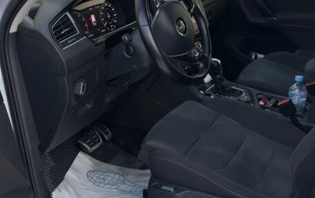 Volkswagen Tiguan II, 2018 год, 2 200 000 рублей, 12 фотография