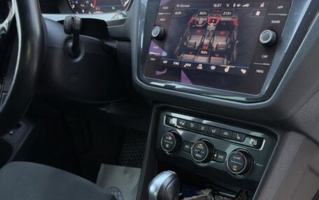 Volkswagen Tiguan II, 2018 год, 2 200 000 рублей, 17 фотография