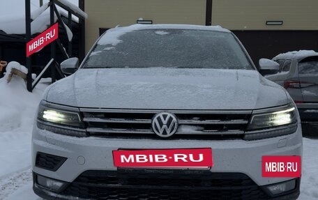 Volkswagen Tiguan II, 2018 год, 2 200 000 рублей, 9 фотография
