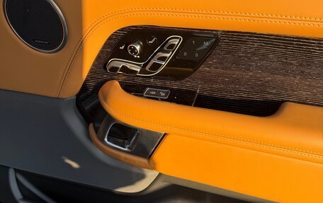 Land Rover Range Rover IV рестайлинг, 2020 год, 7 000 000 рублей, 16 фотография