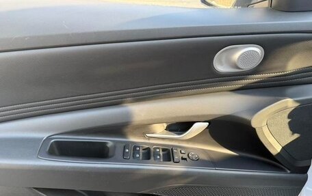 Hyundai Elantra, 2022 год, 1 260 000 рублей, 14 фотография