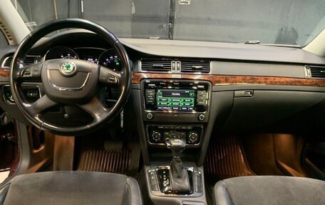 Skoda Superb III рестайлинг, 2010 год, 1 300 000 рублей, 11 фотография