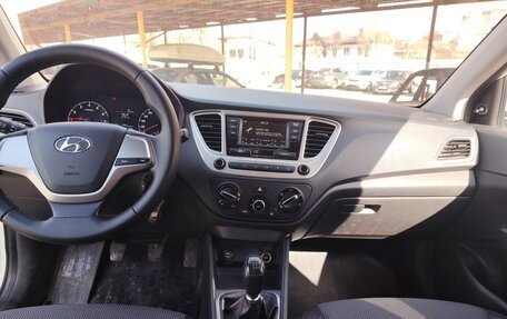 Hyundai Solaris II рестайлинг, 2017 год, 854 000 рублей, 5 фотография