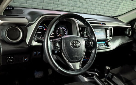 Toyota RAV4, 2018 год, 2 850 000 рублей, 12 фотография