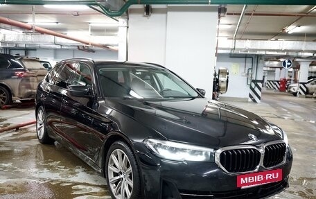 BMW 5 серия, 2021 год, 4 380 000 рублей, 2 фотография