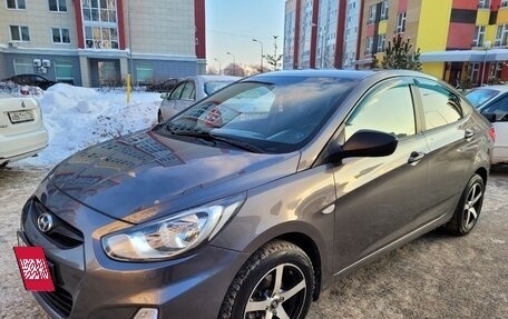 Hyundai Solaris II рестайлинг, 2011 год, 680 000 рублей, 7 фотография