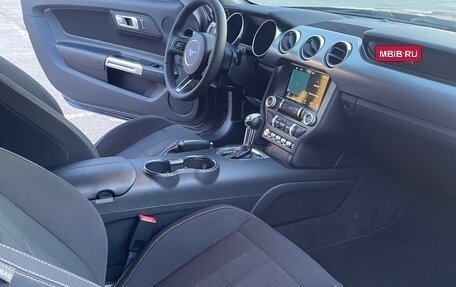 Ford Mustang VI рестайлинг, 2018 год, 2 690 000 рублей, 6 фотография