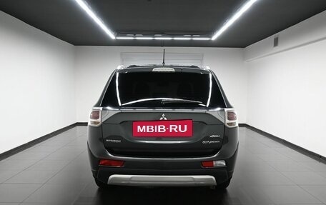 Mitsubishi Outlander III рестайлинг 3, 2014 год, 1 395 000 рублей, 4 фотография