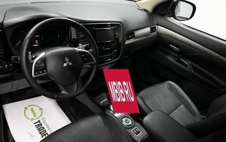 Mitsubishi Outlander III рестайлинг 3, 2014 год, 1 395 000 рублей, 9 фотография